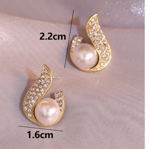 Fashion Stud Earrings Yellow Gold Tone with Faux Pearls Gem Rhinestone Stone - Picture 4 of 4